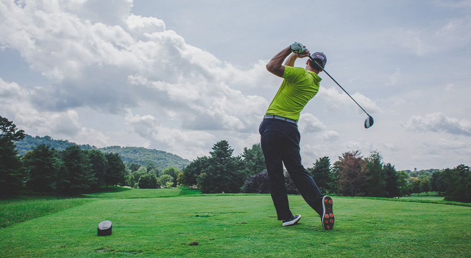 nJoy Vision Summertime is LASIK blog post story image of a man teeing off at a golf course